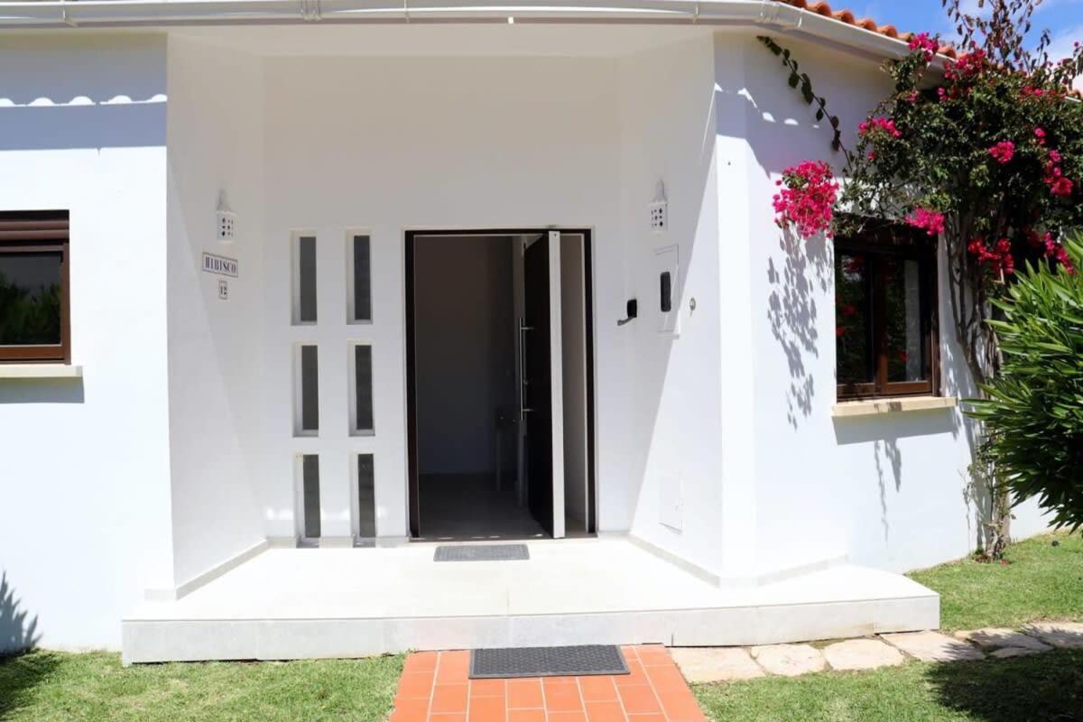 Villa Hibiscus, Great Location In Vilamoura, Lush Green Lawns And Garden Quarteira Εξωτερικό φωτογραφία